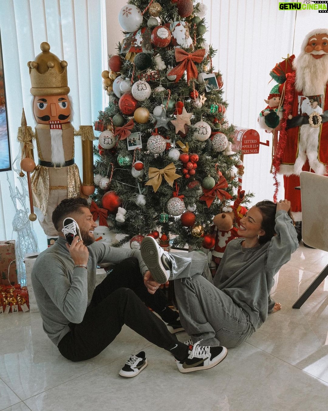 Paga - 180.3K Likes - 🎄🎅CONCOURS DE NOËL 🎄 🎅🏼
1 AIR JORDAN 1 TRAVIS SCOTT OLIVE À GAGNER !!
Avec @goatemshop , on a le plaisir de vous faire gagner une Air Jordan 1 Retro Low Olive de la taille de ton choix !
Goat’em est le 1er Sneakers Shop de Chambéry, en Savoie. Allié à son site internet Goatem.fr, il vous propose plus de 800 références de Sneakers !! 👟
Pour participer :
- Suivez nos comptes @goatemshop et @giuseppacrl
- Tag deux ami(e)s en commentaire et autant de fois que tu veux
🍀Pour plus de chance :
Partage le concours en story !
Résultat le dimanche 24 Décembre.
Bonne chance, et joyeuses Fêtes de fin d’années à vous tous !! 🎊🎅🏼 # collaboration commerciale