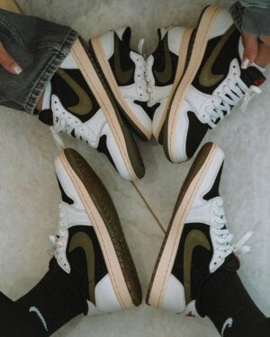 Paga Instagram - 🎄🎅CONCOURS DE NOËL 🎄 🎅🏼

1 AIR JORDAN 1 TRAVIS SCOTT OLIVE À GAGNER  !! 

Avec @goatemshop , on a le plaisir de vous faire gagner une Air Jordan 1 Retro Low Olive de la taille de ton choix ! 
Goat’em est le 1er Sneakers Shop de Chambéry, en Savoie. Allié à son site internet Goatem.fr, il vous propose plus de 800 références de Sneakers !! 👟

Pour participer :
- Suivez nos comptes @goatemshop et @giuseppacrl
- Tag deux ami(e)s en commentaire et autant de fois que tu veux 
 
🍀Pour plus de chance : 
Partage le concours en story !

Résultat le dimanche 24 Décembre.

Bonne chance, et joyeuses Fêtes de fin d’années à vous tous !! 🎊🎅🏼 # collaboration commerciale