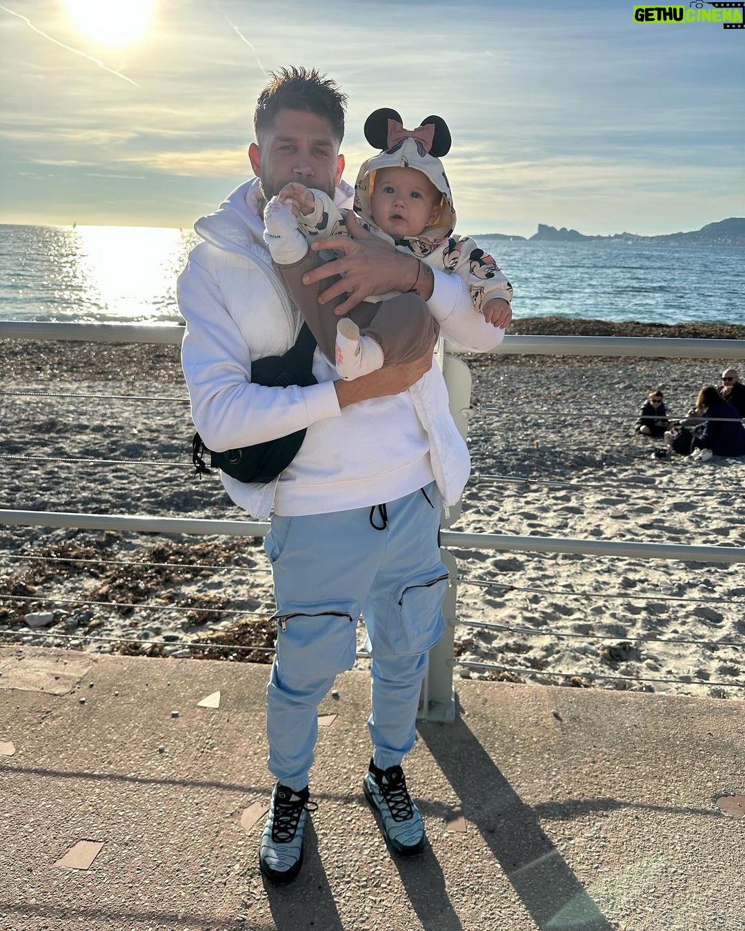 Paga - 122.9K Likes - Petite promenade, avec mon amour de ma vie, 🫶♥️🫶 Pere et fille. Bon week-end à tous on vous aime!! 🫶