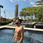 Paga Instagram - DADDY CHOCOLAT 😂🫶 #abdominaux 📸 @giuseppacrl @rixospremiumdubai @all_mea #rixospremiumdubai #rixosmoments #rixoshotels Azure Beach Dubai