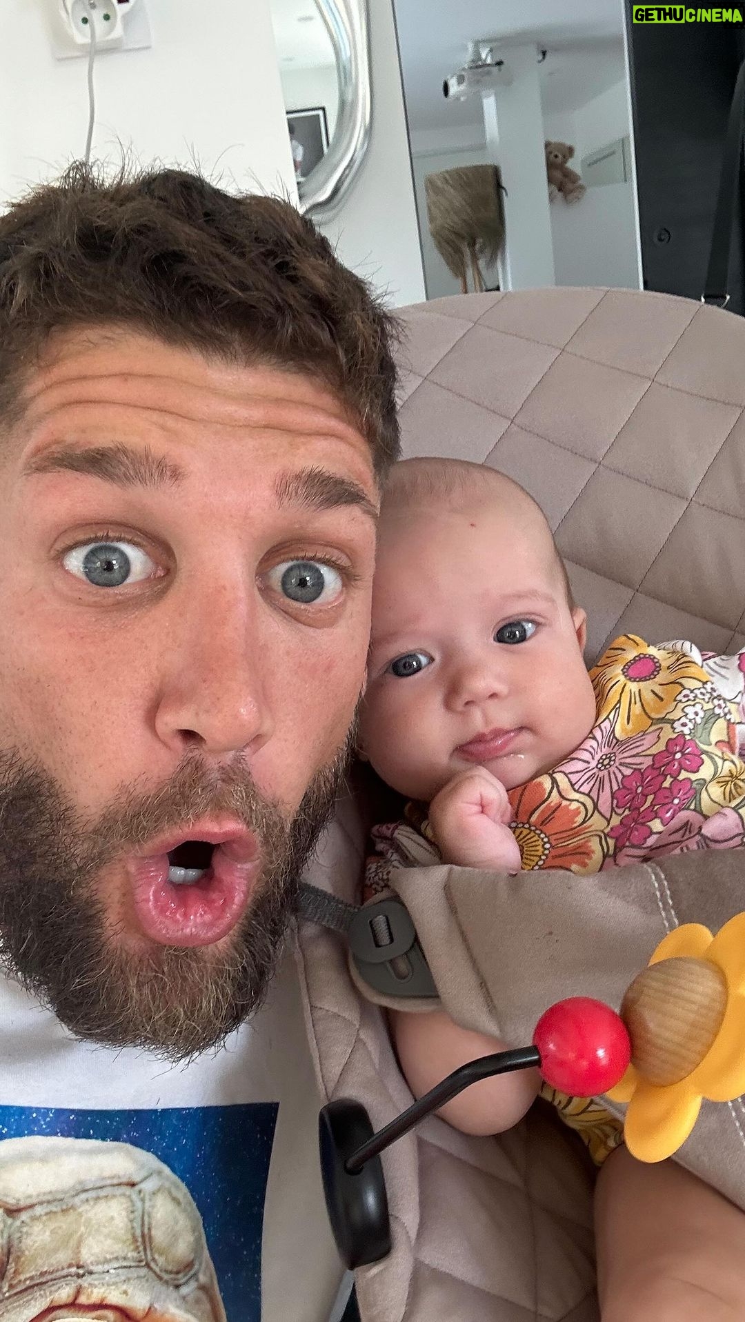 Paga - 105.5K Likes - Mdr 😂😂😂😂 PRIS EN FLAG du coup ça donne ça comme tous les matins 😂😂😂♥️♥️♥️♥️ LOVE YOU GIORGIA entre papa et fille ♥️🫶♥️🫶