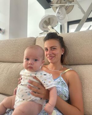 Paga Instagram - Bonne journée et bonne semaine les amis🫶♥️🫶 vous êtes en vacances ? Nous c’est bientôt les vacances en Corse avec papa et maman 🫶♥️🫶