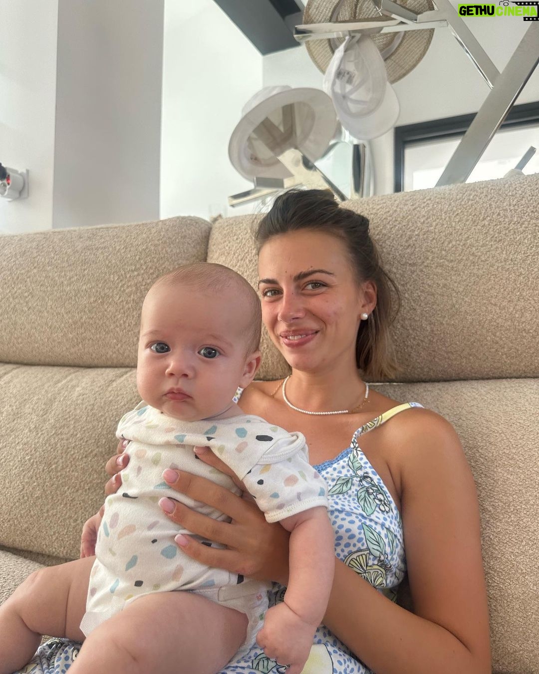 Paga - 142.9K Likes - Bonne journée et bonne semaine les amis🫶♥️🫶 vous êtes en vacances ? Nous c’est bientôt les vacances en Corse avec papa et maman 🫶♥️🫶