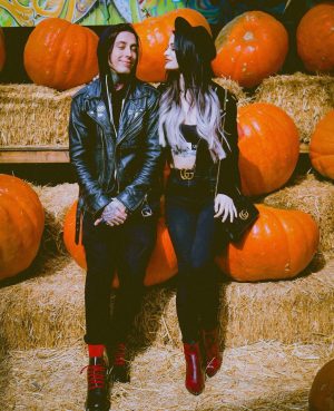 Saraya-Jade Bevis Instagram - Happy birthday to the love of my life and the man who never fails to make me laugh as soon as I wake up in the morning till when we go to sleep. 5 years of love and and fun with you and here’s to many more. Happy birthday  @ronnieradke i love you ❤️