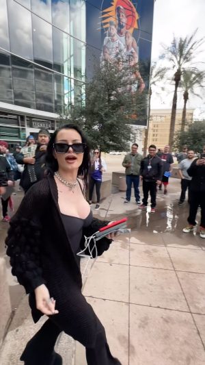 Saraya-Jade Bevis Instagram - Congratulations to the Saraya Scavenger Hunt winners today at the Footprint Center in Phoenix, AZ!

Don’t miss Wednesday Night #AEWDynamite TONIGHT LIVE at 8pm ET/7pm CT on TBS!