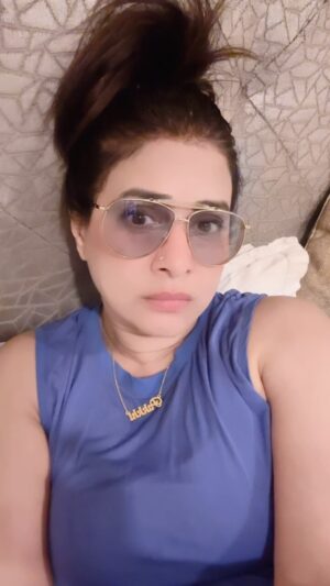 Pakhi Hegde Instagram - Dose before goodnight,
for all my  Gujrati  friends! 
Reaction aapvu padse o bakka 😅🙌 
Baddha gujju friends ne kau chu…..
Reply aapvu padse😛

 #gujrati #gujrati_pagli #gujratireels #gujjus #love #for #gujraticulture #gujratilanguage #gujrati