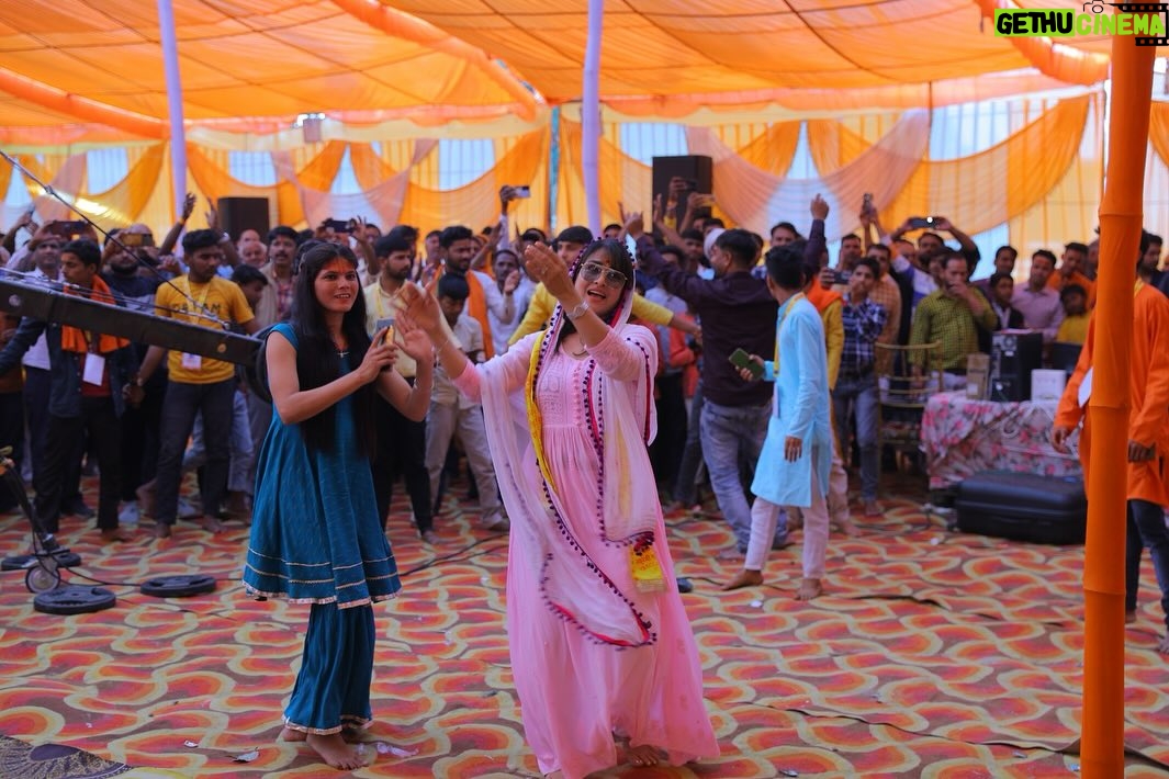Pakhi Hegde Instagram - Radhe Radhe ЁЯЩМЁЯЩП рд╢реНрд░реА рд░реВрджреНрд░ рдорд╣рд╛рдпрдЬреНрдЮ рдореЗрдВ , рд╕реНрдерд╛рди рдЧреНрд░рд╛рдо рдЦреБрдЯрд╡рд╛рдирд┐рдпрд╛, рдерд╛рдирд╛ рдХреБрдЪрд╛рдпрдХреЛрдЯ, рдЬрд┐рд▓рд╛ рдЧреЛрдкрд╛рд▓рдЧрдВрдЬ, рдмрд┐рд╣рд╛рд░, рдЬрд┐рд╕рдореЗрдВ рдореБрдЦреНрдп рднрд╛рдЧрд╡рдд рдХрдерд╛ рд╡рд╛рдЪрдХ рд╣рдорд╛рд░реЗ рдкрд░рдо рдкреВрдЬреНрдп рдЧреБрд░реБрджреЗрд╡ рд╢реНрд░реА рджреЗрд╡рдХреА рдирдВрджрди рдард╛рдХреБрд░ рдЬреА рд╣реИ , рдХрдерд╛ рдХрд╛ рд╕рдордп рд╣реИ рджреЛрдкрд╣рд░ 1рдмрдЬреЗ рд╕реЗ рд╢рд╛рдо рдХреЛ 4 рдмрдЬреЗ рддрдХ , рдЖрдк рд╕рднреА рдЬреНрдпрд╛рджрд╛ рд╕реЗ рдЬреНрдпрд╛рджрд╛ рд╕рдВрдЦреНрдпрд╛ рдореЗрдВ рдкрд╣реБрдВрдЪреЗ 14 рддрд╛рд░реАрдЦрд╝ рддрдХ hamare shantidoot dharmaatma parampujya shreee devakinandan thakur jee maharajjiko Hridayse koti koti Pranam karti hun Ek sanatani hone k naate Sabhi sanatani bandhuoki or se Gurudev aapko dil se dhanyawad karti hu is sundar karyakram ke aayojan k liyeЁЯЩП Aapne hamare dharm k liye Hamare bhagwan k liye Hamari behen betiyonki suraksha ke liye Hamare shree Krishna bhoomi mukti hetu, hamesha hamesha aawaz uthai hai Itna hi nahi Aapne hamare sanatan dharm ko Hamare Sanskriti ko Hamare desh ke jhande ko videsho tak leheraya hai Gurudev mai aapke lakho karodo bhakt mese ek bhakt hu aur Bahot garvanvit hu ЁЯЩП Dharmo rakshati rakshitaha ЁЯЩПЁЯЩМ Jai Hind jai Bharat ЁЯЩМ Bangalore, India