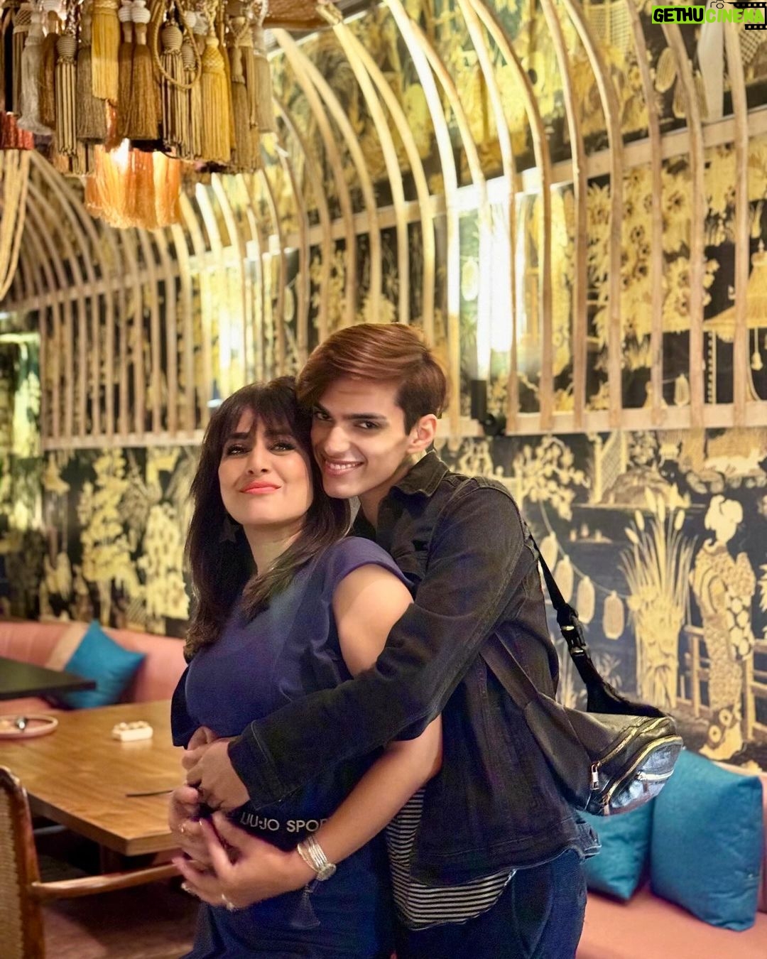 Pakhi Hegde Instagram - Some moments of joy from a chaotic evening at @megumibandra ✨ Megumi