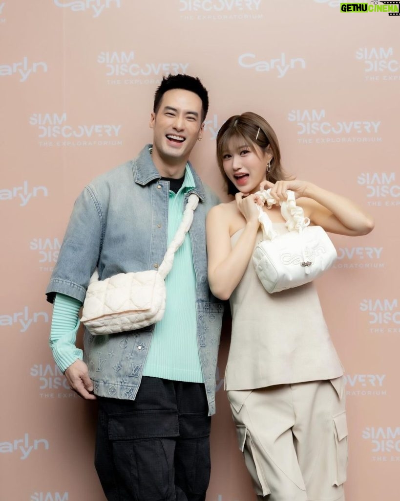Pakorn Chatborirak Instagram - Carlyn in Bangkok!!! 🛄 @carlynbag_th Siam Discovery x Carlyn ฉลองครบรอบ 1 ปี Carlyn Thailand with Siam Discovery 💌Carlyn 1st Anniversary พร้อมเปิดตัวกระเป๋ารุ่นใหม่ 3 รุ่น Soft Teeny Bag Charm 💌พิเศษ รับคูปองส่วนลด 500 บาท สำหรับใช้เป็นสวนลด รุ่น Anniversary รุ่น Luke , Lane , Soft Teeny (ยอดซื้อขั้นต่ำ 4,000.-) หรือมีรุ่น Anniversary อยู่ในบิล เงื่อนไข ร่วมสนุกเล่นกิจกรรม Carlyn IG Filter, รับคูปองส่วนลดที่ Siam Discovery ชั้น G , #Carlyn1stAnniversary #carlyn#carlynthailand#discoveryselection#siamdiscovery #mycarlyn #onesiamsuperapp Siam Discovery | สยามดิสคัฟเวอรี่