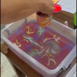 Pakorn Chatborirak Instagram - มามะ มาจุ่มสีกัน “Marbling Art” 🎨 เล่นสนุก สร้างจินตนาการ ได้ถ้วยชาสวยๆกลับบ้านด้วย :) สี non-toxic ปลอดภัย เด็กๆเล่นได้🤗👨‍👩‍👧‍👦 ไม่ต้องกลัวเล่นไม่เป็น เพราะเรามีคนสอนให้จร้าาาา ❤️ จองรอบแอดLineไปที่ : @canvas.space15 (มี@ด้วยนะจ๊ะ)