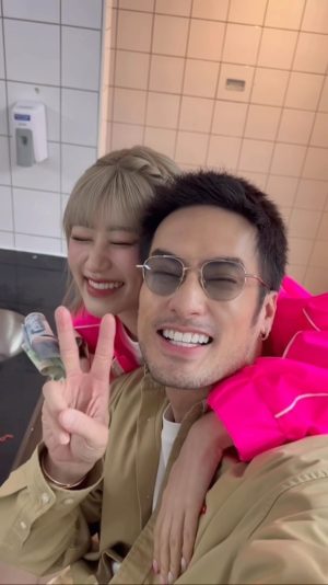 Pakorn Chatborirak Instagram - เป็นช่อ มันจะไปสู้ “เป็นม้วน” ได้ไง!!!!!! 

รับไปจ้ะกำลังใจจากฉัน ❤️ เต้นลืมไปเลยจ้าาาาา @fayefayeye