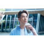 Pakorn Chatborirak Instagram - คิดถึงไต้หวันนนนนวันละ8รอบบบบบบบ คิดถึงอากาศดีๆ หมาล่าอร่อยๆ ชาไข่มุกล้านแปดชนิด ไอติมผักชี ชีวิตกลางคืนชิวๆ vibeดีๆ บ้านเมืองเรียบร้อยสะอาดสะอ้าน ผู้คนน่ารัก และที่สำคัญคือ ทุกอย่างราคาถูกมากทุกคน เหมือนเที่ยวอยู่ไทยเรยยยยยย 🫶🏼🫶🏼🫶🏼 วันนี้แวะมาป้ายยาอีก2ที่ ที่ชอบมากๆตอนไปไต้หวัน ที่แรกก็คือไฮไลท์เลยนะ เทือกเขาอาลีซาน!!!! ก็คือ อะโหววววววววว ดีมากกกกกก จำได้ว่าตอนลงจากรถไป อากาศบริสุทธิ์มาก เมฆลอยต่ำลงมาโดนตัวเรา ยังกับอยู่ในหนัง แล้วที่พีคๆคือมีชานชาลารถไฟ ที่เหมือนเราหลุดไปเมืองของแฮรี่พอตเตอร์อ่ะ ถ่ายรูปสวยทุกมุม ถ่ายเสดก็นั่งรถไฟเลยจ้ะ เข้าไปด้านใน เป็นทางเดินไม้ สัมผัสธรรมชาติ ต้นไม้ใหญ่ๆอายุเป็นร้อยๆปี ไคลแมกซ์คือต้นส้น1000ปีทุกคนนน ต้องไปดูให้ได้นะ!!!!! การเดินทางไปเทือกเขาอาลีซาน เมืองเจียอี้ ไม่ยากคับ นั่งรถไฟไปลงสถานีเจียอี้ แล้วต่อบัส ก็ถึงแร้ว คุ้มค่ากับการไปเป็นที่สุด 🤗🤗 ที่ที่สอง เป็นโลเคชั่นยอดฮิตอีก1ที่ ก็คือ “จิ่วเฟิ่น” นั่งรถออกจากไทเปแค่45-50นาทีก็ถึง เป็นเมืองแห่งเทือกเขา บ้านเรือนสร้างบนหน้าผา สวยมากกกกกก เป็นเมืองโบราณนะ ถ้าไม่ไปถือว่ามาไม่ถึงไต้หวัน ไปถ่ายรูปกับบันไดโคมไฟแดง แล้วของกินคือเยอะมากกกกที่สุด ขอแนะนำ ไอติมผักชี ชื่อฟังดูแบบอะไรว๊า จะไปเข้ากันได้หรอ แต่พอลองกินคือแบบเดอะเบสต์!!!! ดีมั่กๆ กินขนมเสร็จ อย่าพึ่งรีบกลับ ถามหาร้านช้านะ มีเยอะมาก แล้ววิวคือ ร้อยล้านมากๆจ้า จิบชาไป ดูวิวไป ถ่ายรูปแชะๆ ใครเห็นมีอิจจจจจจ ยิ่งไปหน้าหนาวนะ สวดยอดไปเรยจ้ะ เอ้าใครมีที่เที่ยวไหนในไต้หวันน่าสนใจอีก มาแนะนำป้ายยาปักหมุดกันได้น๊า จะตามรอยไปอิอิ ส่วนใครที่ยังไม่เคยไปไต้หวันแล้วต้องการข้อมูล แวะมาหาข้อมูลกันได้ที่งาน Taiwan Travel Fair 22-24กย.นี้ ที่พารากอน กิจกรรมและของรางวัลเต็มเบย และวันที่24นี้ มาเจอฉันที่ได้งาน ฉันจะไปยืนแจกชานมไข่มุกแบบออริจินัลลลลให้ทุกคนได้ลิ้มลองงง อิอิ เจอกัน 14.30น. จ้า อัพเดทข้อมูลข่าวสารเพิ่มเติมได้ที่ เฟซบุค Taiwan tourism TH นะจ๊ะ เจอกัลลลลล 🇹🇼❤️🫶🏼 #AllisjustrightinTAIWAN #ทุกอย่างใช่โดนใจที่ไต้หวัน