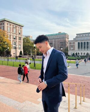 Pakorn Thanasrivanitchai Instagram - Embracing white collar vibes 💙🤪
So have you connected with me on LinkedIn?🙋🏻‍♂️
.
Cr. @zanyama_ @pamsaralee