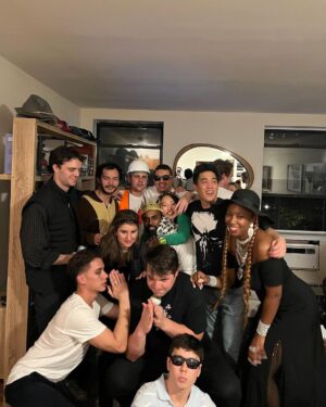 Pakorn Thanasrivanitchai Instagram - Look at this stuff, isn't is neat? 🤣🧜🎃
.
NYC Halloween was…..really extra 🔥🤣
ความดีเลย์ยืนหนึ่ง