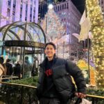 Pakorn Thanasrivanitchai Instagram - Sending love from New York 🍷🥳🎄 MERRY X’MAS guys 🙂 Let your heart be light ! From now on, our troubles will be out of sight. 💚 Rockefeller Center Christmas Tree