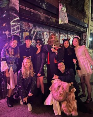 Pakorn Thanasrivanitchai Instagram - Look at this stuff, isn't is neat? 🤣🧜🎃
.
NYC Halloween was…..really extra 🔥🤣
ความดีเลย์ยืนหนึ่ง