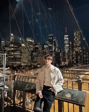 Pakorn Thanasrivanitchai Instagram - Yo! This broski is rocking da big Apple 🍎🗽
@mewsuppasit 
.
#newyorkcity