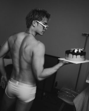 Pakorn Thanasrivanitchai Instagram - Happy dirty 30th 🎂❤️‍🔥
Balancing the maturity and the liberal side of mind 🖤🤪
Thank you for all the wishes guys, Y'all are a force to be reckoned with! 🔥
.
.
#birthday 
#newyorkcity 
Cr. @mewsuppasit