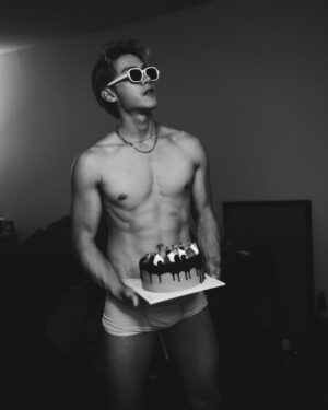 Pakorn Thanasrivanitchai Instagram - Happy dirty 30th 🎂❤️‍🔥
Balancing the maturity and the liberal side of mind 🖤🤪
Thank you for all the wishes guys, Y'all are a force to be reckoned with! 🔥
.
.
#birthday 
#newyorkcity 
Cr. @mewsuppasit