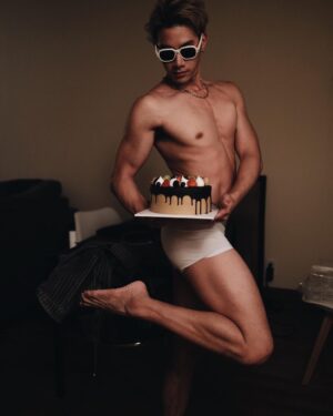 Pakorn Thanasrivanitchai Instagram - Happy dirty 30th 🎂❤️‍🔥
Balancing the maturity and the liberal side of mind 🖤🤪
Thank you for all the wishes guys, Y'all are a force to be reckoned with! 🔥
.
.
#birthday 
#newyorkcity 
Cr. @mewsuppasit