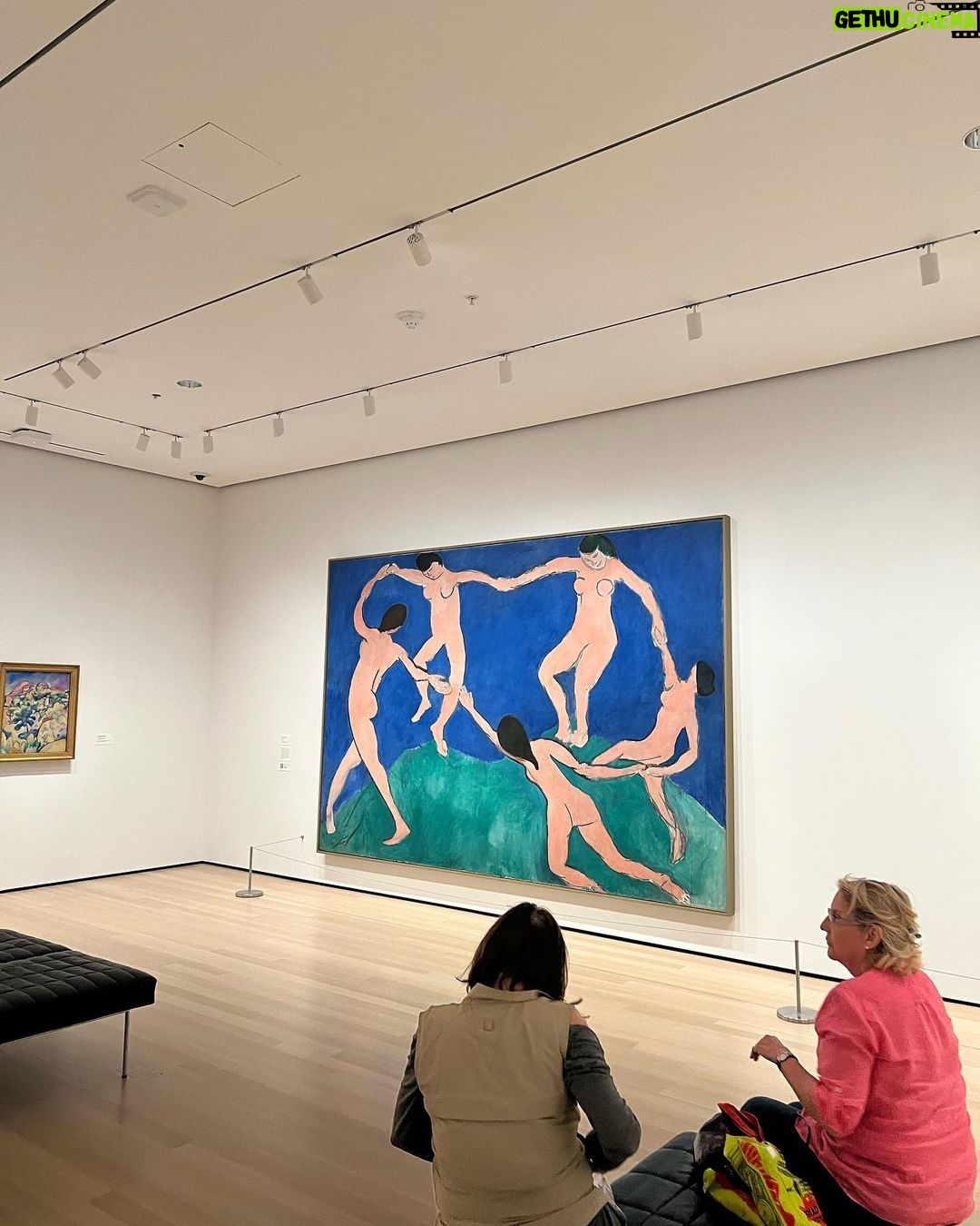 Pakorn Thanasrivanitchai Instagram - Matisse, Monet, Gaudi, Warhol, and our souls ❤️🔥 . Cr. @faar__b MoMA The Museum of Modern Art