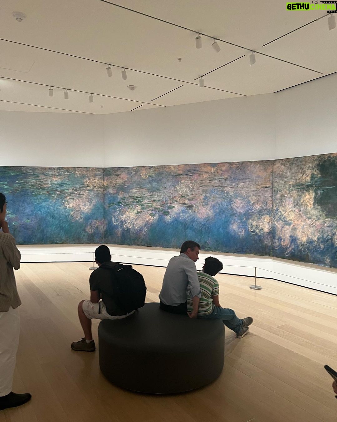 Pakorn Thanasrivanitchai Instagram - Matisse, Monet, Gaudi, Warhol, and our souls ❤️🔥 . Cr. @faar__b MoMA The Museum of Modern Art