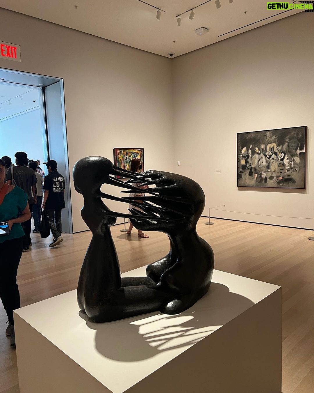 Pakorn Thanasrivanitchai Instagram - Matisse, Monet, Gaudi, Warhol, and our souls ❤️🔥 . Cr. @faar__b MoMA The Museum of Modern Art
