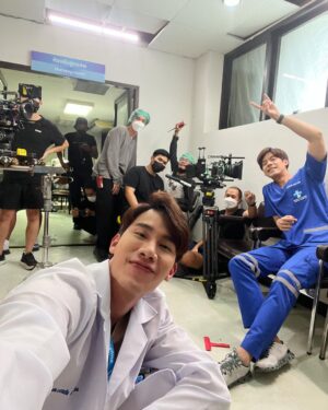Pakorn Thanasrivanitchai Instagram - TanBunn IN YOUR AREA !! 🌚❤️
มาเจอศิษย์พี่ห้อง ER กันหน่อยค้าบ 🤪
Great job crew! Welcome to the @sammonscene medical multiverse 🔥
.
#triage 
#ทริอาชtheseriesep4