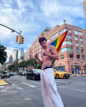Pakorn Thanasrivanitchai Instagram - Remember, you can be WHATEVER you want! And no one is gonna change a thing about it ❤️‍🔥🌈

Hold hands with the one you love, and regret nothing!!!
#happypride 
#pride2022
.
Cr. @nuttjirat 
@natkanok