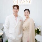 Pakorn Thanasrivanitchai Instagram - Bring out the youthful you! Only by the best @classyclinic ☺️🌷🤌🏼 . วันนี้มาเช็คอัพสุขภาพ พร้อมดูแลผิวให้มี Skin Quality อย่างเป็นธรรมชาติ 🫶🏼 กับ @drjunjune คุณหมอจูน พญ.นันทนัช เดี่ยวสมบูรณ์ ให้ผิวกระชับ มีความชุ่มชื้นดูแลผิวให้ดูดีขึ้น ด้วยนวัตกรรมการกระตุ้นการสร้างคอลลาเจน ในงานเปิดตัวแคมเปญ “เป็นตัวคุณ...ที่รักตัวเองมากกว่าที่เคย” ฉลองเปิดตัว @classyclinic ราชพฤกษ์ โฉมใหม่ โลเคชันใหม่ครับ 🤍🩷 . #ILoveMyClassyReflection #ClassyClinic #ราชพฤกษ์ Classy Clinic