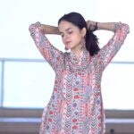 Palak Sindhwani Instagram - Mukhda dikhaya karo..🧡✨🦋 Wearing - @scakhi X @lmaoanshi Shot by - @vikasgorule #reelitfeelit #slomo #explore #fyp #ethnicwear #indianoutfit #ootd #instamood #reelsinstagram #trendingreels #palaksindhwani