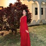 Palak Sindhwani Instagram – 4 days in silence under the loving care of @gurudev @shwetavyas1305 @kamleshbarwal were magical. ❤️

Kuch palo ke liye khudke saath bethoge toh ehsas hoga Zindagi sach mai bahut khoobsurat hai aur hum khamakha hi pareshan hote rehte hai ye jaan kar bhi ki chalni ye apne plan ke mutabiq hi hai aur koi hai jo hum sab ka khyaal rakh raha hai!! ✨

Let’s try to live in the present, Accept people and situations as they are and most importantly know that everything is temporary, So enjoy every moment as it comes, Make the most of your life, Spread happiness, Do seva, Be kind to yourself and others, That’s the Art of Living. 🧘‍♀️

#artofliving #aol #advancecourse #silence #signatureprogram #peace #divinity #nature #fyp #palaksindhwani