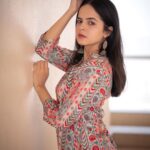 Palak Sindhwani Instagram - Zindagi chalti jaati hai.. Hum kahani ban kar guzar jaate hai! 🤍✨🦋