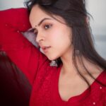 Palak Sindhwani Instagram - Sending you a ‘kite-load’ of good wishes on Makar Sankranti! ❤️✨ Wearing - @thechikanlabel Captured by - @vikasgorule