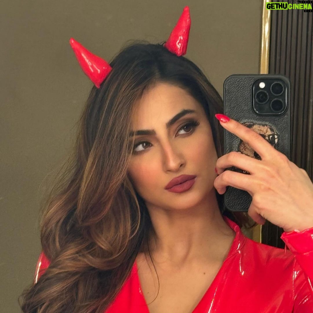 Palak Tiwari Instagram - A demon and my biggest sin is I love snacks 🐥