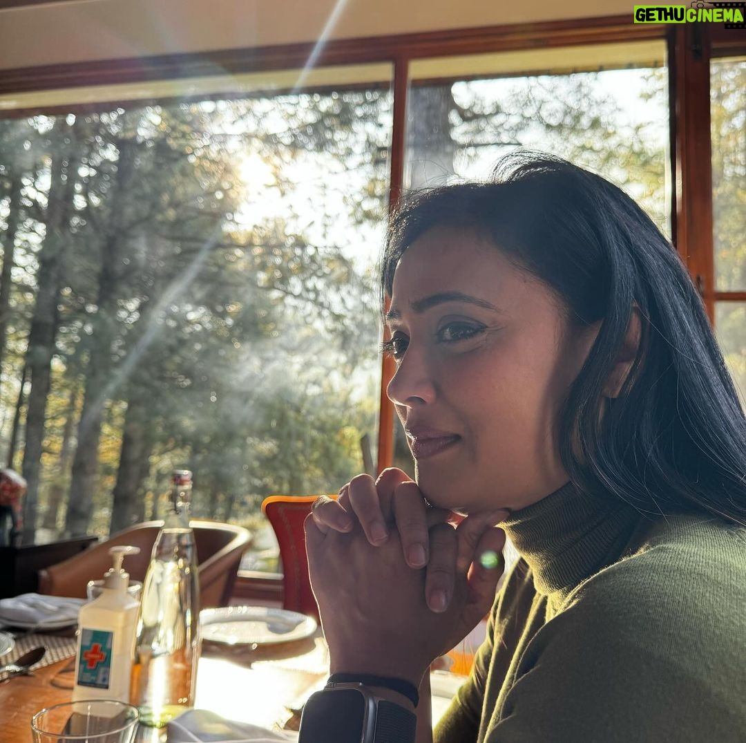 Palak Tiwari Instagram - Had a blast at @welcomhotel.pinenpeak_pahalgam 🌞🏞️❤️