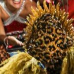 Paloma Bernardi Instagram - SIM, EU SOU GRANDE RIO! Eu grito, eu choro! Eu vibro! Eu me emociono! ✨ Como sou fã da minha Escola de Samba! Como é lindo ver cada componente passar…desfilando sorrisos,fantasias,samba, garra, alegria!!! Como é linda,linda,linda nossa Rainha @paollaoliveirareal ( nos representou ) 👑 Como é lindo meu Padrinho @davidpixbet (te amo) ✨ Como é lindo ver a bateria, as alas, comissão de frente, mestre sala e porta bandeira, os carros alegóricos, passistas ( @lucienesantinha_ ), baianas, nossos intérpretes!. C o m o é l i n d o ! ✨ E o coração fica como quando escuto ali na Sapucaí: VOLTA! VOLTA! Eu que sempre estou perto de coração…desejo ano que vem estar mais perto! Vocês pediram…e eu digo EU VOLTO! VOLTO! Me aguarde Duque de Caxias!💚♥️ Alô, @granderio !! Parabéns pelo terceiro lugar! 🏆 Parabéns @unidosdoviradouro pela vitória e a todas as escolas que fazem o #carnaval carioca acontecer! Rio de Janeiro, Rio de Janeiro