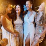 Paloma Bernardi Instagram - Decidimos virar o ano juntas ( Eu e Thais,Adri,Day = Thray,rs) e o universo nos trouxe Baixio para nos abraçar! E foi tão lindo! Tão especial! Cada uma com sua história,energia,desafio,oportunidades,surpresas,desejos e todas conectadas como família na “ Casa do Dom”, nesse paraíso que fica logo ali na Bahia! Ahhhh Bahia,deixa baixioooo!!!! Só sei que iniciamos o ano bem… Diga-me com quem andas e eu te direi quem tu és! OBRIGADA POR TUDO E TANTO AMIGAS! Amo me ver em vocês! ✨🤍 @reveillondosquereres @baixioturismo @primahub @dreamculture.ag @dandaracosta obrigada por nos promover esse momento único! ✨ Praia De Baixio - Bahia
