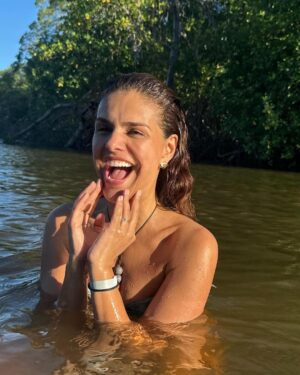 Paloma Bernardi Instagram - Skincare Natural ✨ 

Já de cara e alma lavada ! Já pode vir 2024! 

@reveillondosquereres @baixioturismo #Raiz @dreamculture.ag @primahub #Baixio #Bahia 
Foto: @adrilimaa @meuolhaar
