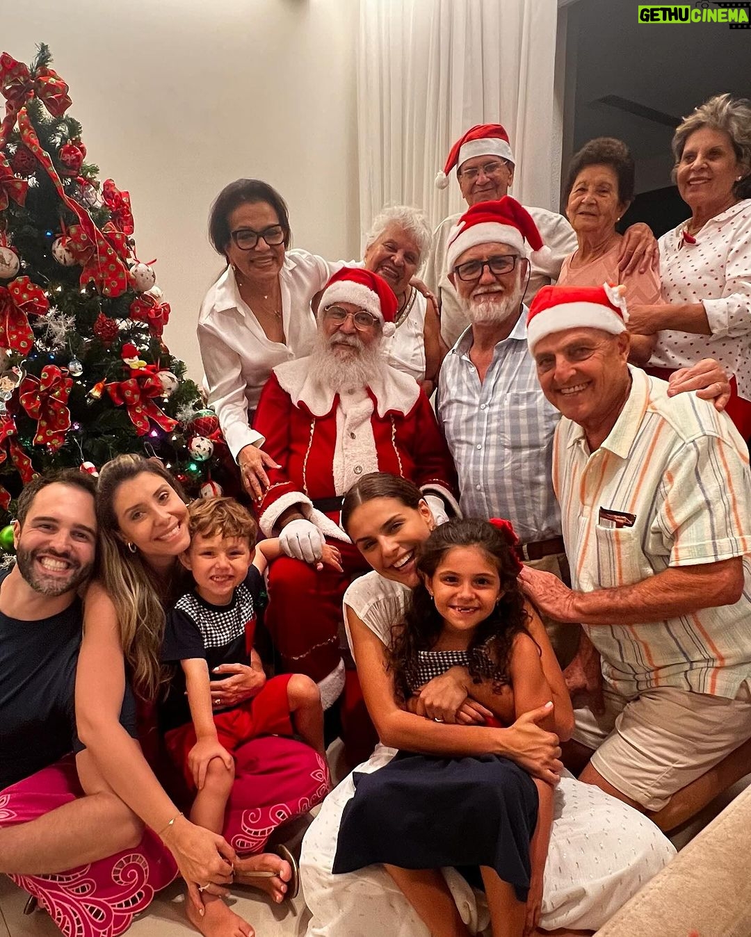 Paloma Bernardi Instagram - Aeeee, Família Natalina!! O amor está no meio de nós!! 🎅🏼✨🎄💛🙏🏽🎁✨🎄💛🙏🏽🎁🎅🏼 É NATAL!! É família!! É comilança da boa e quem aí vai almoçar agora o “soborô”, o “restondontê” de ontem!? 😂 Aeeee,Tradição Natalinaaaa !! São Paulo, Brazil