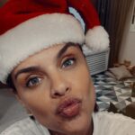 Paloma Bernardi Instagram - Aeeee, Família Natalina!! O amor está no meio de nós!! 🎅🏼✨🎄💛🙏🏽🎁✨🎄💛🙏🏽🎁🎅🏼 É NATAL!! É família!! É comilança da boa e quem aí vai almoçar agora o “soborô”, o “restondontê” de ontem!? 😂 Aeeee,Tradição Natalinaaaa !! São Paulo, Brazil