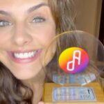 Paloma Bernardi Instagram - MELHOR ATRIZ PROTAGONISTA - VOTO POPULAR Pense na felicidade!? Pensou!? Agora multiplique por mil!😃 Sim,sim…assim estou…FELIZ!! Que honra ser indicada ao 1º Prêmio Arteblitz e que alegria ter esse reconhecimento do meu trabalho através do público! OBRIGADA! Obrigada! Obrigada aos fãs, aos que votaram de coração e acompanharam nossa história! Viver da arte é sonho que não se sonha só, se sonha e se realiza em conjunto, por isso compartilho esse prêmio com todos (autoras,direção,preparadores, produção,técnica e elenco) da Série Reis! A Bateseba que existe em mim é fruto de um mergulho árduo e profundo,um desafio artístico,profissional e emocional, que nossa…tanta coisa…que nem tenho palavras! Só sei que valeu a pena! O voto popular é nosso! 🏆 GRATIDÃO!! Prêmios como esse valorizam nossa cultura brasileira e nos motivam a continuar nessa jornada que amo!! @portalarteblitz #vidadeatriz #minhaarte #Bateseba #Reis #ObrigadaDeus #MissãoCumprida #arte 👑