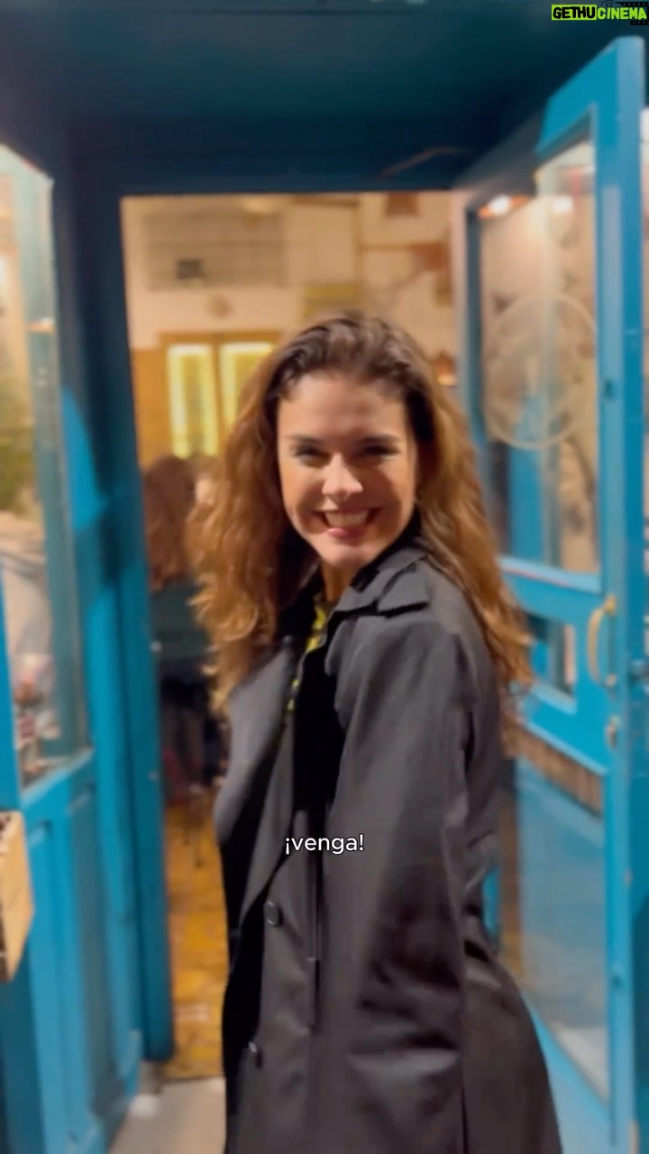 Paloma Bernardi Instagram - CONHECENDO A ESPANHA PELO PALADAR │ A atriz Paloma Bernardi (@palomabernardi) que está em Madrid, na Espanha, nos mostra todos os detalhes e curiosidades de um “tour de tapas”. O nome é curioso, mas é como são chamados os aperitivos no país. Vem com a gente nessa tour pelas tabernas espanholas. ✨🇪🇸 @comunicalumar @carolinepetelinfotografia @umcasaldeamigosmeu #PalomaBernardi #tapasespanholas #Madrid