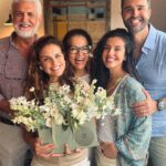 Paloma Bernardi Instagram - NOSSA FAMÍLIA É FRUTO DESSE AMOR! Comemoramos esse fim de semana os 40 anos de casamento dos meus pais!! Sim,40 anos! É possível ! É real! É referência (alta)! É inspiração! É escolha diária! É parceria diante dos altos e baixos! É amor,amor e amor…Que Deus renove dia a dia esse sentimento tão puro e verdadeiro em todos os momentos…na alegria e na tristeza,na saúde e na doença…por todos os dias de suas vidas!. FELIZ BODAS DE ESMERALDA ✨🫶🏼✨ NESTOR BERNARDI & DIL BERNARDI São Paulo, Brazil