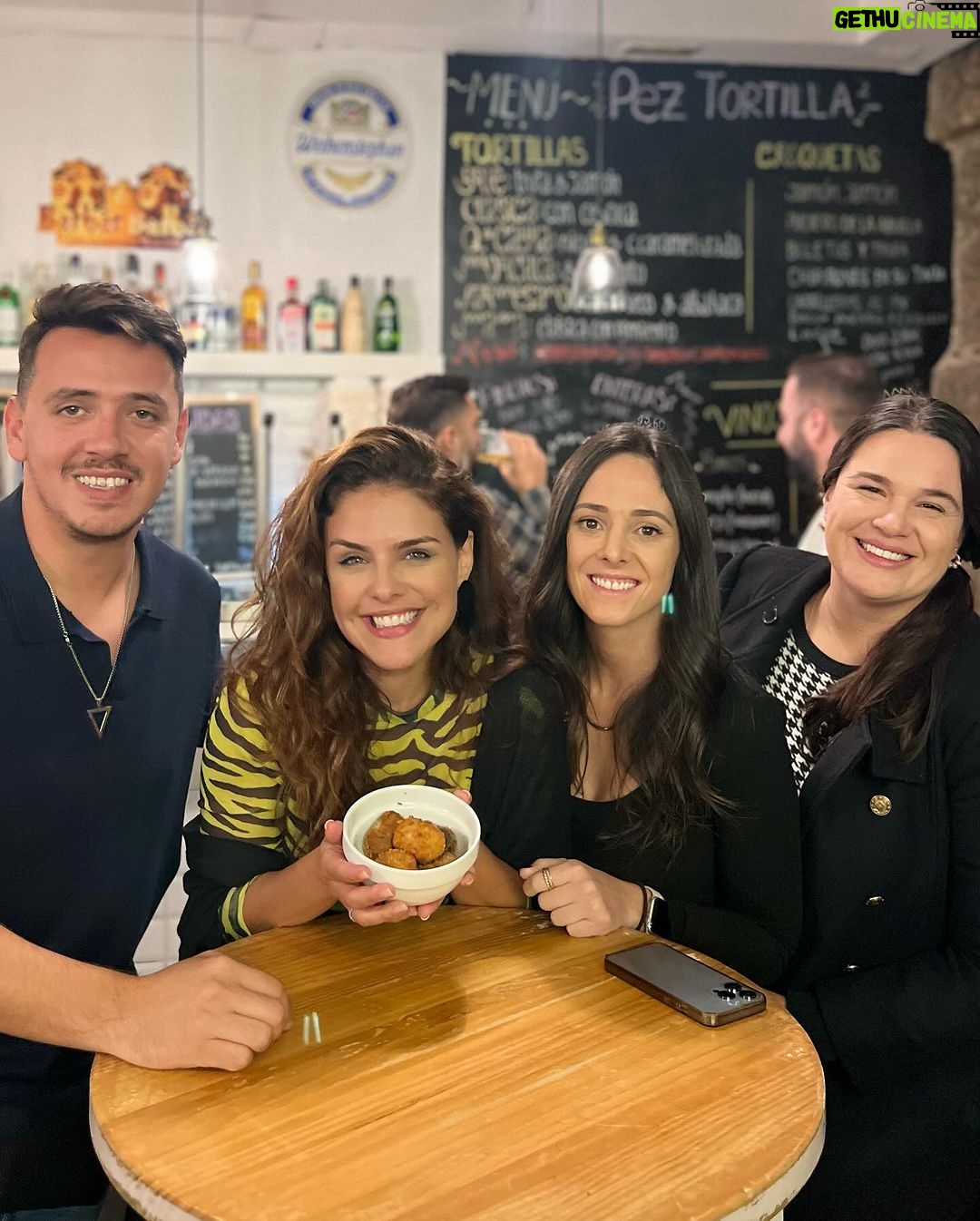 Paloma Bernardi Instagram - SE ME SENTI SOZINHA !? Sim,em alguns momentos inicialmente, mas Deus é tão bom que colocou anjos (cheios de acolhimento) no meu caminho, preenchendo qq vazio que pudesse se estabelecer. E com o coração transbordando, vivi cada segundo o desconhecido,tecendo conexões com risadas compartilhadas descobrindo que viagens não são apenas sobre destinos, mas sobre os laços que criamos e as histórias que nos transformam… GRACIAS POR TODO E POR TANTO CARIÑOS! 🇪🇸 Que Guay ! Que chulo ! Estoy flipando en colores! Espanha