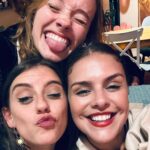 Paloma Bernardi Instagram - SE ME SENTI SOZINHA !? Sim,em alguns momentos inicialmente, mas Deus é tão bom que colocou anjos (cheios de acolhimento) no meu caminho, preenchendo qq vazio que pudesse se estabelecer. E com o coração transbordando, vivi cada segundo o desconhecido,tecendo conexões com risadas compartilhadas descobrindo que viagens não são apenas sobre destinos, mas sobre os laços que criamos e as histórias que nos transformam… GRACIAS POR TODO E POR TANTO CARIÑOS! 🇪🇸 Que Guay ! Que chulo ! Estoy flipando en colores! Espanha