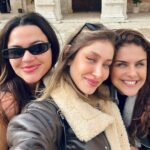 Paloma Bernardi Instagram - SE ME SENTI SOZINHA !? Sim,em alguns momentos inicialmente, mas Deus é tão bom que colocou anjos (cheios de acolhimento) no meu caminho, preenchendo qq vazio que pudesse se estabelecer. E com o coração transbordando, vivi cada segundo o desconhecido,tecendo conexões com risadas compartilhadas descobrindo que viagens não são apenas sobre destinos, mas sobre os laços que criamos e as histórias que nos transformam… GRACIAS POR TODO E POR TANTO CARIÑOS! 🇪🇸 Que Guay ! Que chulo ! Estoy flipando en colores! Espanha