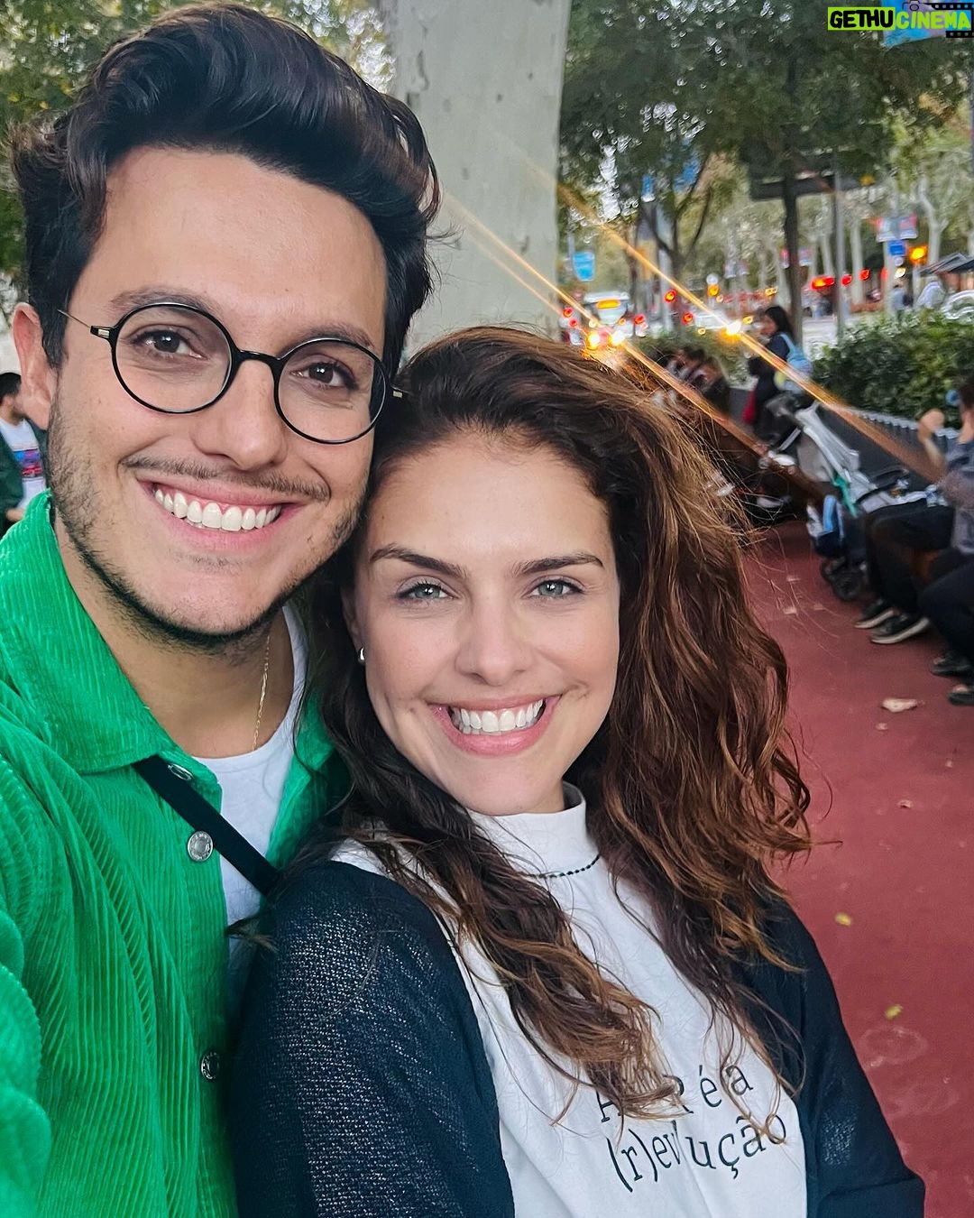 Paloma Bernardi Instagram - SE ME SENTI SOZINHA !? Sim,em alguns momentos inicialmente, mas Deus é tão bom que colocou anjos (cheios de acolhimento) no meu caminho, preenchendo qq vazio que pudesse se estabelecer. E com o coração transbordando, vivi cada segundo o desconhecido,tecendo conexões com risadas compartilhadas descobrindo que viagens não são apenas sobre destinos, mas sobre os laços que criamos e as histórias que nos transformam… GRACIAS POR TODO E POR TANTO CARIÑOS! 🇪🇸 Que Guay ! Que chulo ! Estoy flipando en colores! Espanha