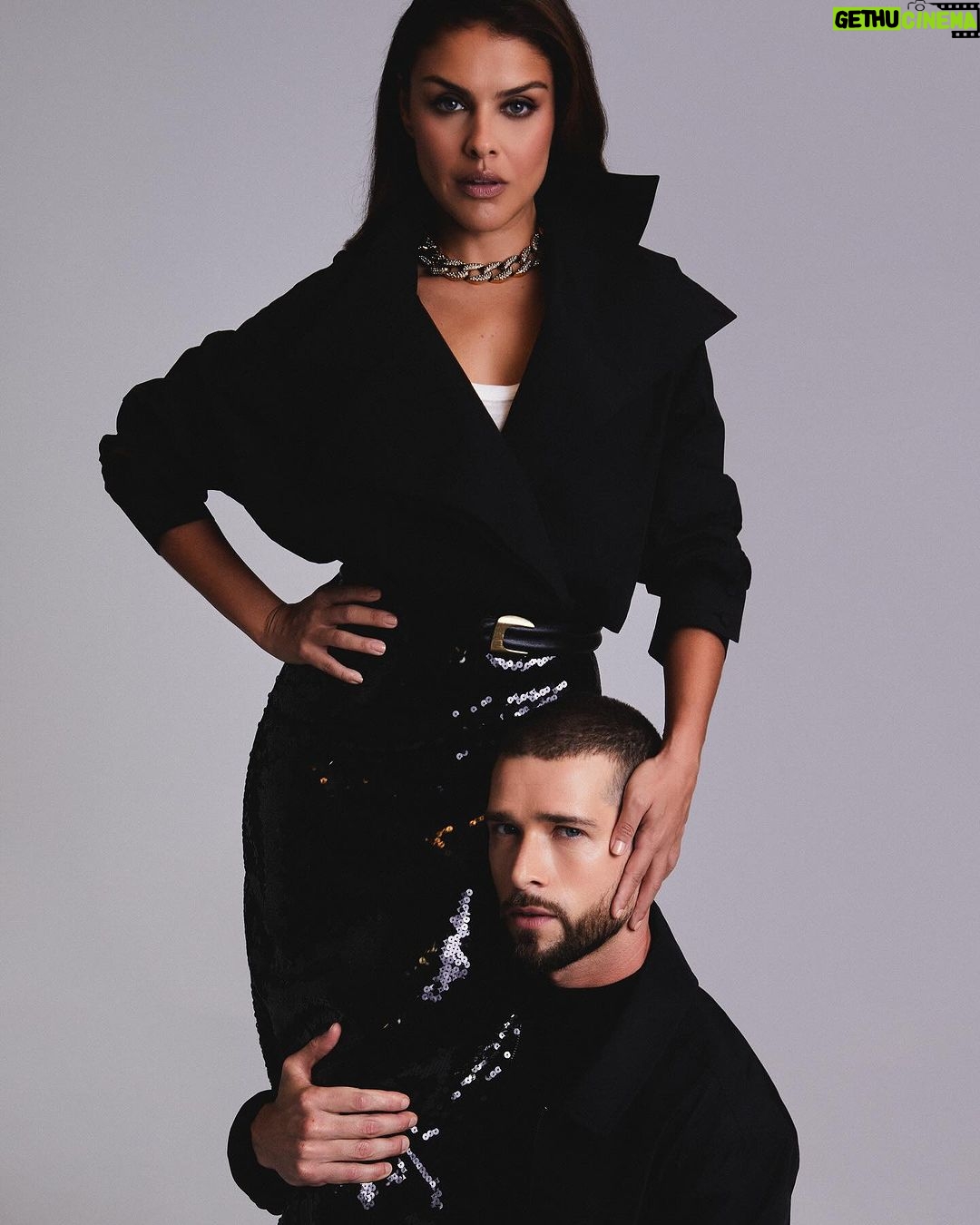 Paloma Bernardi Instagram - Por aqui temos tb ensaio internacional! 🇬🇧 Some color of “Mr & Mrs Smith Reloaded”, now in the digital platforms of @lewismagazine with duo: Actress @palomabernardi & model @rafaelgubert1 Photo: @higorbastos ≛ Styling: @pauluvictu @bureaufs Beauty: @elcidesfreitas Retouching of Images: @caroullis Fashion Production: @cinthia.arnoni Photo Assistant: @sophiaexposito #lewismagazine