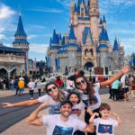 Paloma Bernardi Instagram - DISNEY! Um sonho! Um universo encantado,onde a magia ganha vida. Desde os icônicos personagens até as atrações emocionantes, cada momento é uma jornada inesquecível !!! ✨ Adoramos conhecer a Casa do Mickey Mouse! Obrigada @disneyworld.brasil por tornar nossa viagem tão mágica!💙🇺🇸 Orlando, Florida